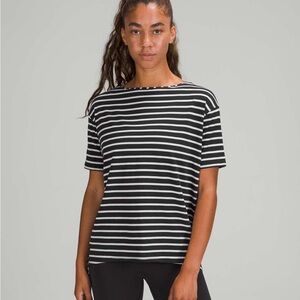 BACK IN ACTION SHORT SLEEVE
Black chrome stripe Size: 20